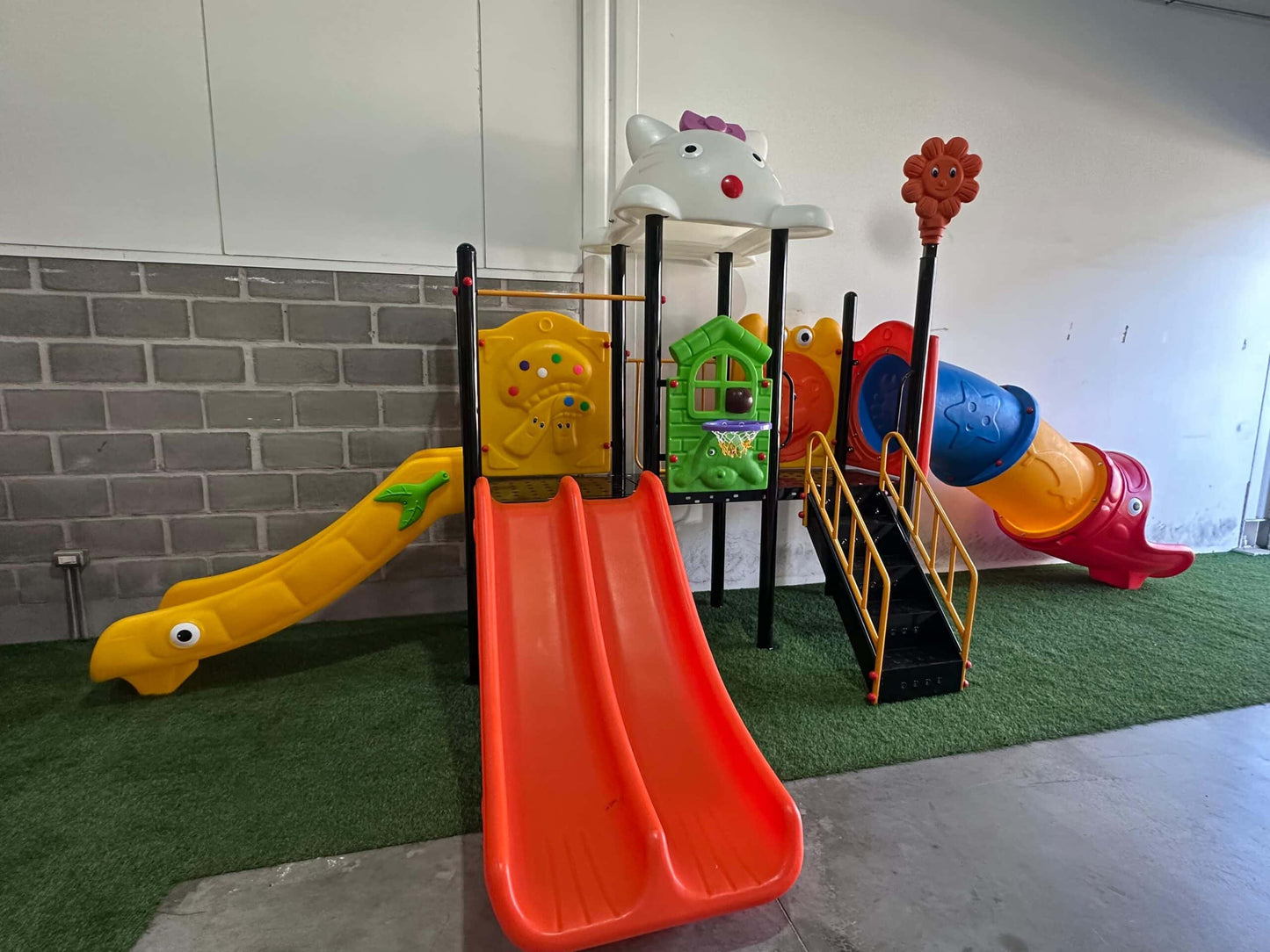 Juego Infantil de Exterior con 3 Toboganes y Túnel Oruga