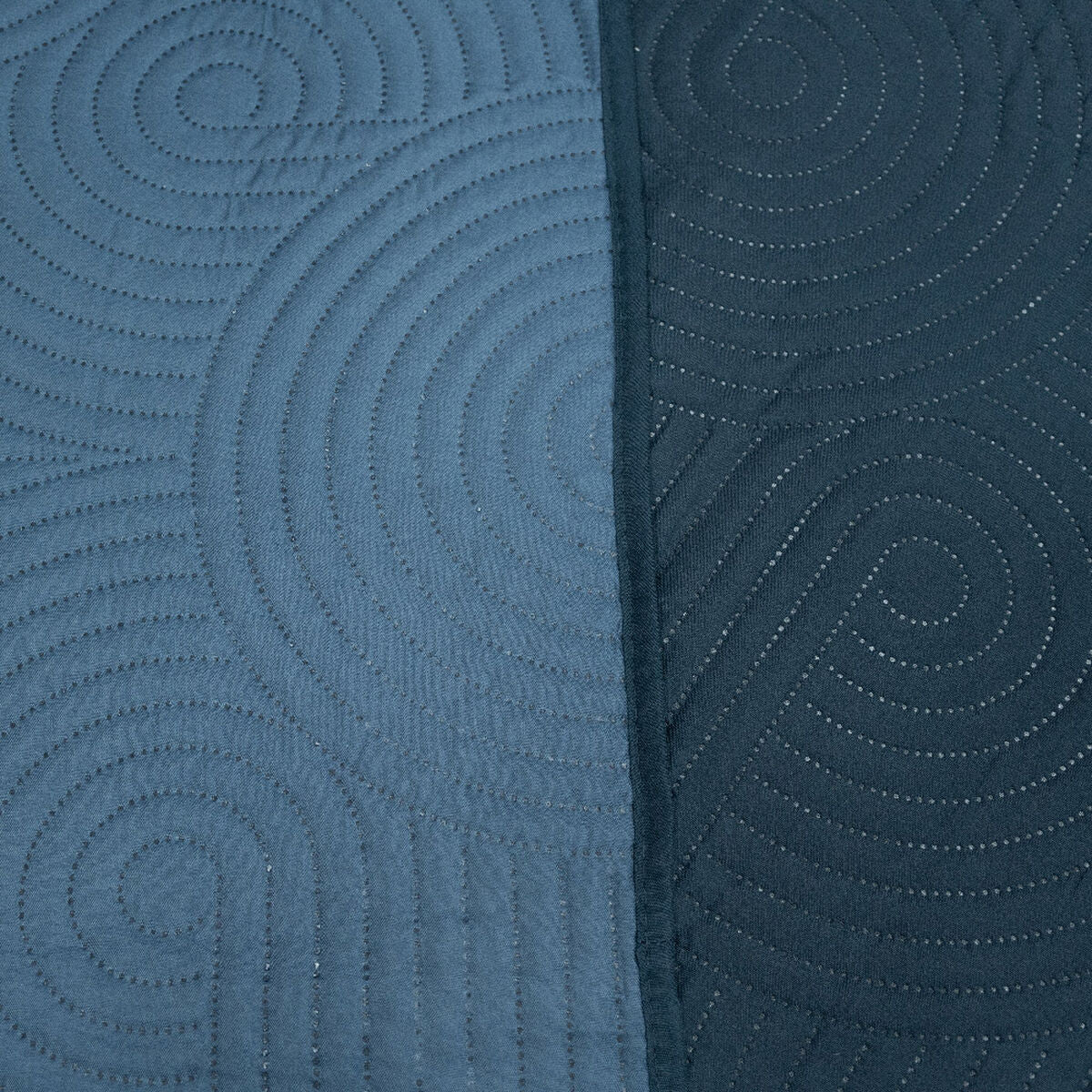 Cobertor Quilt Doral Hotpress Bicolor  Azul oscuro 2.5 Plazas