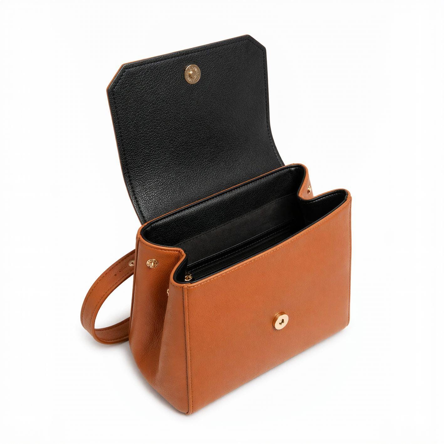 MOCHILA CON SOLAPA SUELA