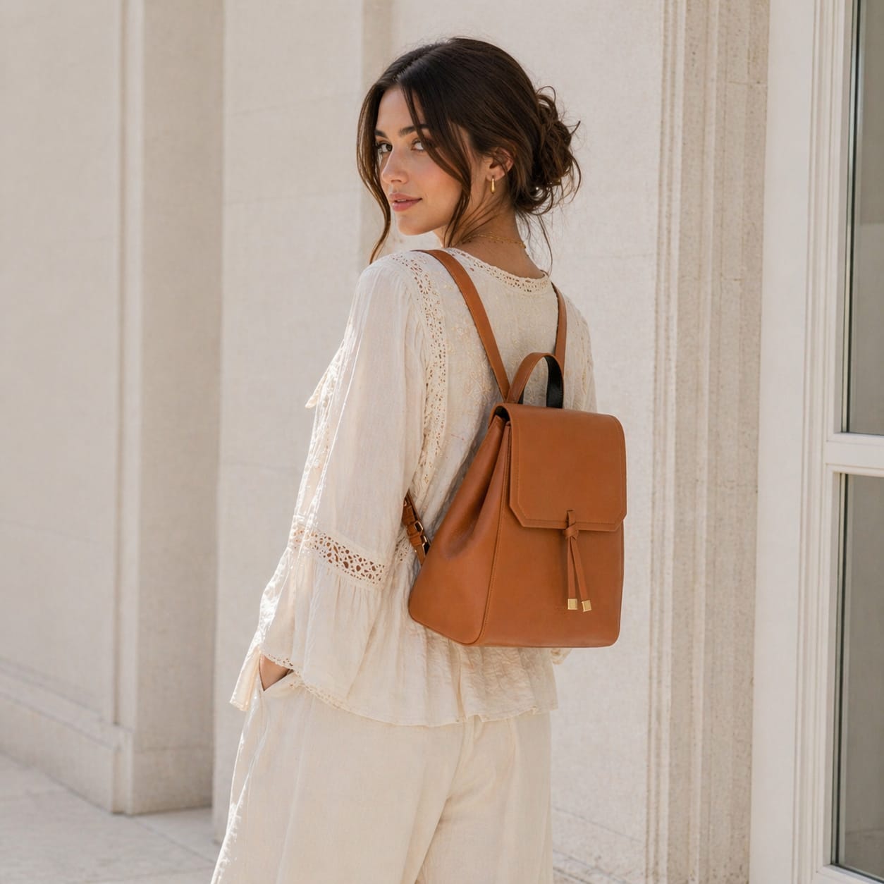 MOCHILA CON SOLAPA SUELA