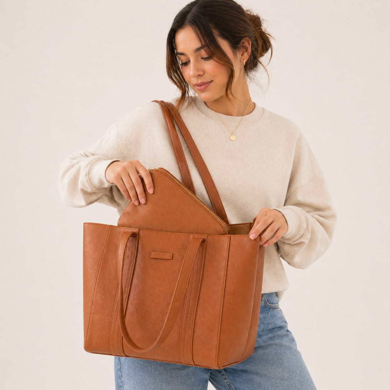 Cartera Isadora Shoulder Bag - Diseño Entrelazado