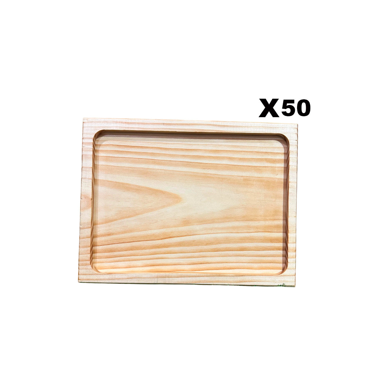 Imagen de una tabla rectangular de pino con bordes elevados, mostrando su diseño elegante y rústico.